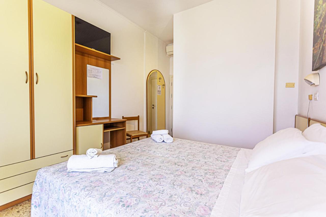 Hotel Continental Bellaria-Igea Marina Exterior photo