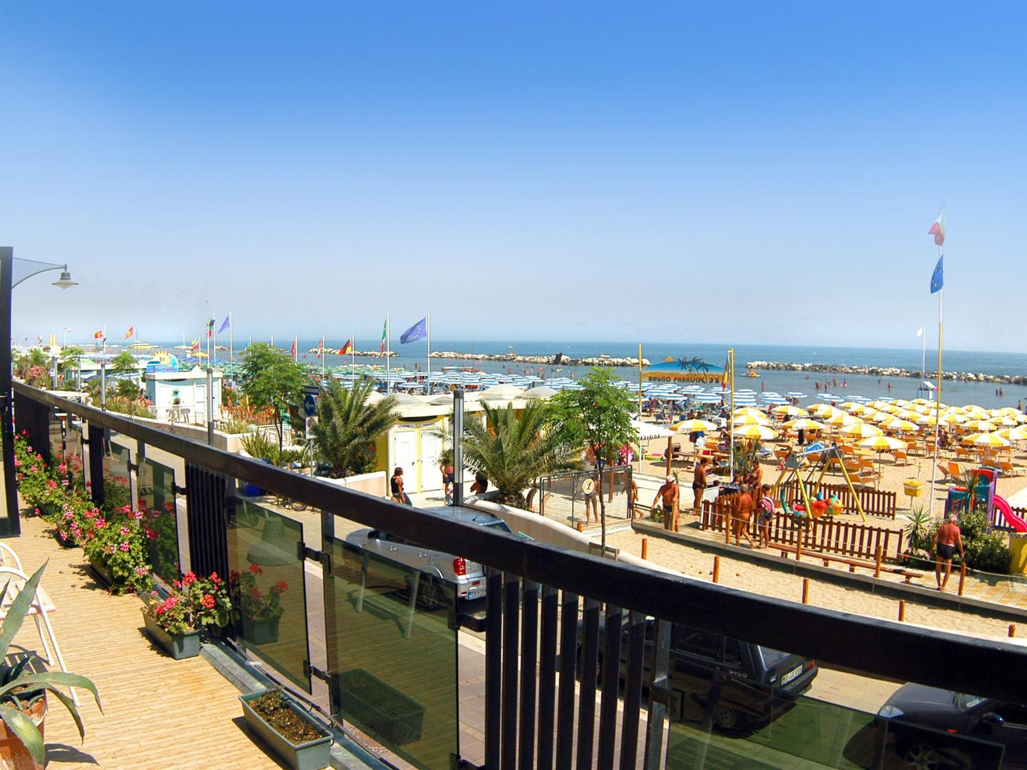 Hotel Continental Bellaria-Igea Marina Exterior photo