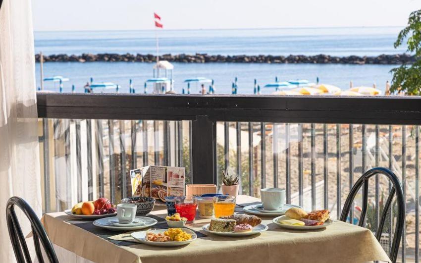Hotel Continental Bellaria-Igea Marina Exterior photo